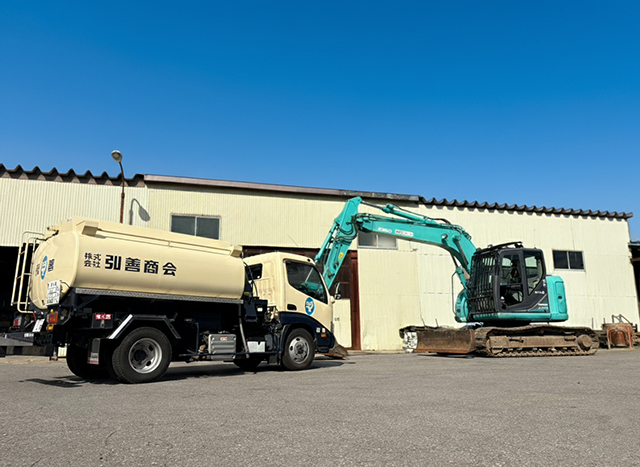 燃料配送車と弘善商会スタッフ｜弘前市で灯油・軽油・重油・潤滑油を供給